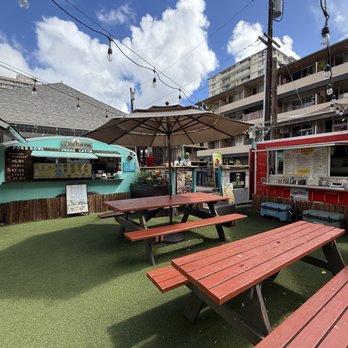 Five Star Poke - Seating - Poke Near Me - Honolulu, Hawaii