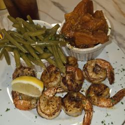 Southern Fire Kitchen - Garlic Grilled Shrimp, Green Beans and Candied Yams...