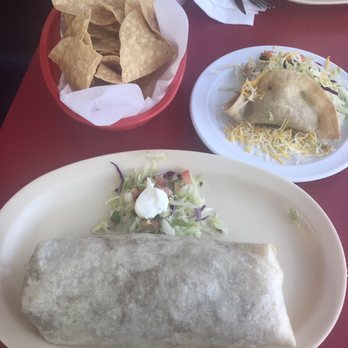 Huicho's Tacos - Chili verde burrito, chips and salsa, and shredded beef taco - Mexican Near Me - Redlands, California Huicho's Tacos - Chili verde burrito, chips and salsa, and shredded beef taco - Mexican Near Me - Redlands, California