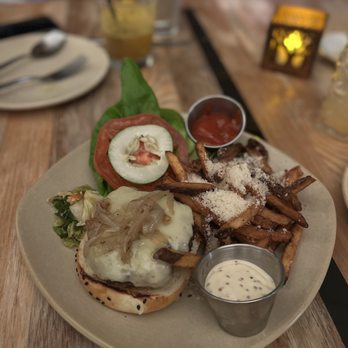 Monkeypod Kitchen - Maui beef burger - New American Near Me - Lahaina, Hawaii
