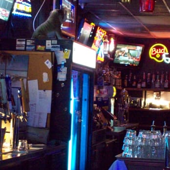 Shark Bar - Bahama Mamas, Moreno Valley - Sports Bars Near Me - Moreno Valley, California