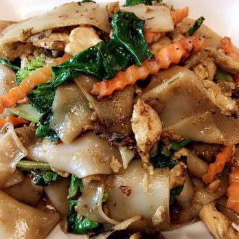 Eattini Thai Kitchen - Pad See Ew lunch special - Thai Near Me - Ellicott City, Maryland