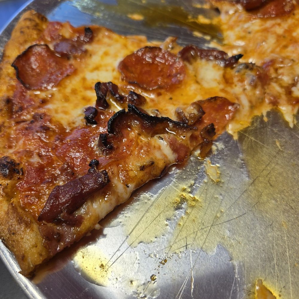 Pepperoni bacon pizza