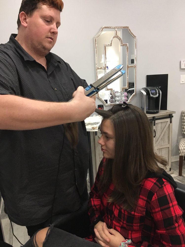 Tommy's on Main Logo