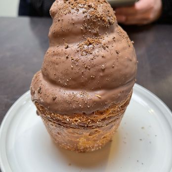 Mediterra Cafe - Mint Chocolate Cruffin - Cafes Near Me - Pittsburgh, Pennsylvania