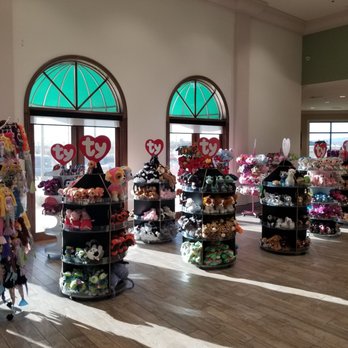 EddieWorld - Huge selection of stuffed animals. - Service Stations Near Me - Yermo, California