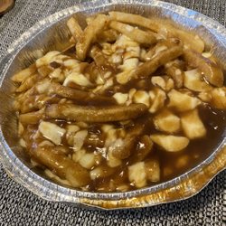 Pizza Maisonneuve - Poutine