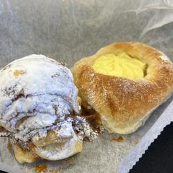 Aroma D Cafe Bakery II - Cheese pastry and dulce de leche