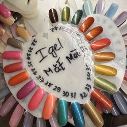 9 Essentials Nail Spa - Nail colors
