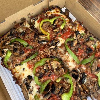 Emmy Squared Pizza - Deluxe pizza - Pizza Near Me - Santa Monica, California