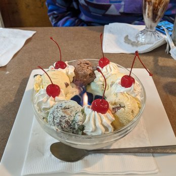 High's Restaurant - The fire and icecream sundae - American Near Me - Monterey, Virginia High's Restaurant - The fire and icecream sundae - American Near Me - Monterey, Virginia