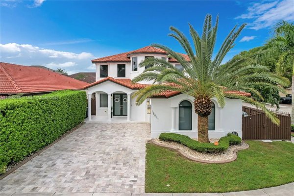 EXTERIOR PAINTING SERVICES IN KENDALL - Revitalize your property with our expert exterior painting services! We use premium, weather-resistant paints for long-lasting protection and a stunning finish. Our skilled team ensures a flawless, durable result that enhances curb appeal. Contact us today for a free consultation and upgrade your exterior!