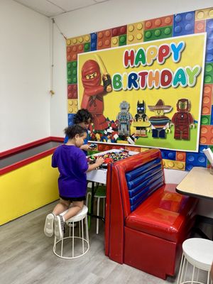 Bricks & Minifigs Whittier by null