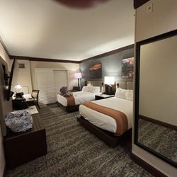 Tenaya Lodge at Yosemite - Bed room amenities for 2 queen size beds