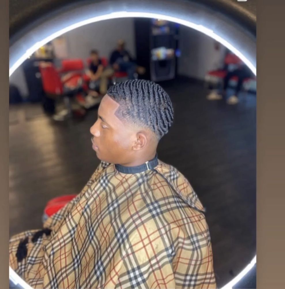 Lavish Cuts Barbershop Logo