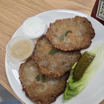 Soloway Foods - Potato pancakes with sour cream, applesauce and a pickle - Ukrainian Near Me - Millersburg, Ohio Soloway Foods - Potato pancakes with sour cream, applesauce and a pickle - Ukrainian Near Me - Millersburg, Ohio