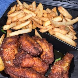 Booby Trap On The River - Wings not worth it they are kinda undercooked and overpriced
