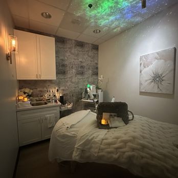 Fuchsia Spa La Encantada - Facial room - Day Spas Near Me - Tucson, Arizona Fuchsia Spa La Encantada - Facial room - Day Spas Near Me - Tucson, Arizona