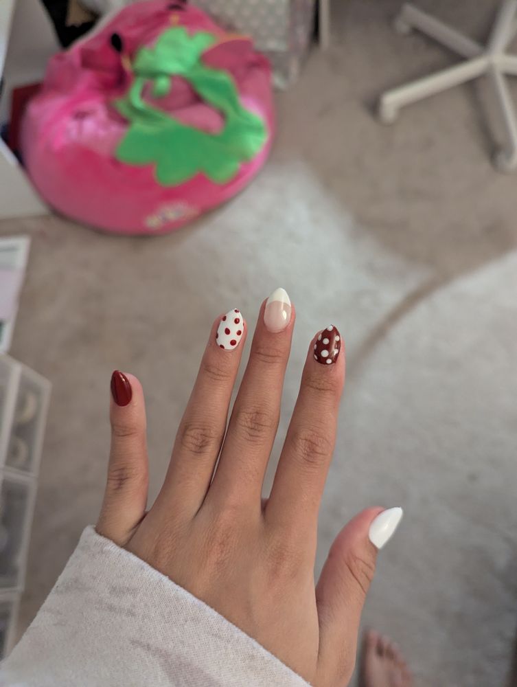 Aura Nails Logo
