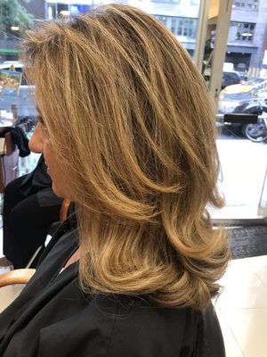 Dazzle Beauty Salon by null