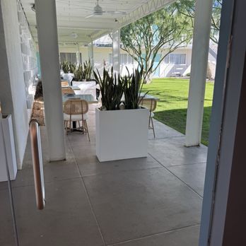 Lost Property - Outdoor dining - Cocktail Bars Near Me - Palm Springs, California