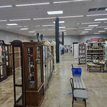 Amanda Ann's Antiques - Original Art, jewelry, Vintage Clothing - Antiques Near Me - Cantonment, Florida Amanda Ann's Antiques - Original Art, jewelry, Vintage Clothing - Antiques Near Me - Cantonment, Florida