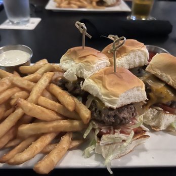 Morrison - Sliders and a pint of Mango cart - Gastropubs Near Me - Los Angeles, California