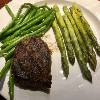 Houlihans - Filet, asparagus and green beans - American Near Me - Denton, Texas Houlihans - Filet, asparagus and green beans - American Near Me - Denton, Texas