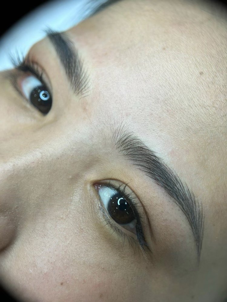 Glamour Lash & Brow Logo