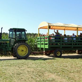 Fink's Country Farm - Hay ride - Farmers Market Near Me - Wading River, New York Fink's Country Farm - Hay ride - Farmers Market Near Me - Wading River, New York