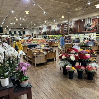 The Fresh Market - Entrance - floral and fresh fruits/produce. - Grocery Near Me - Myrtle Beach, South Carolina The Fresh Market - Entrance - floral and fresh fruits/produce. - Grocery Near Me - Myrtle Beach, South Carolina