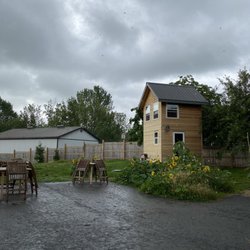 Justin's Oven - Patio
