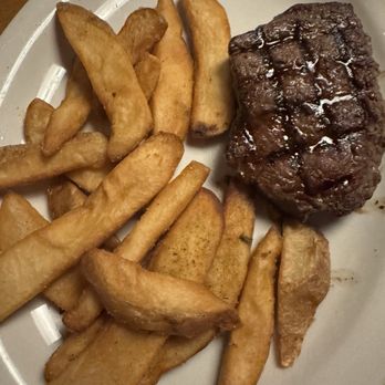 Texas Roadhouse - French Fries and 8oz Sirloin - Steakhouses Near Me - Coconut Creek, Florida
