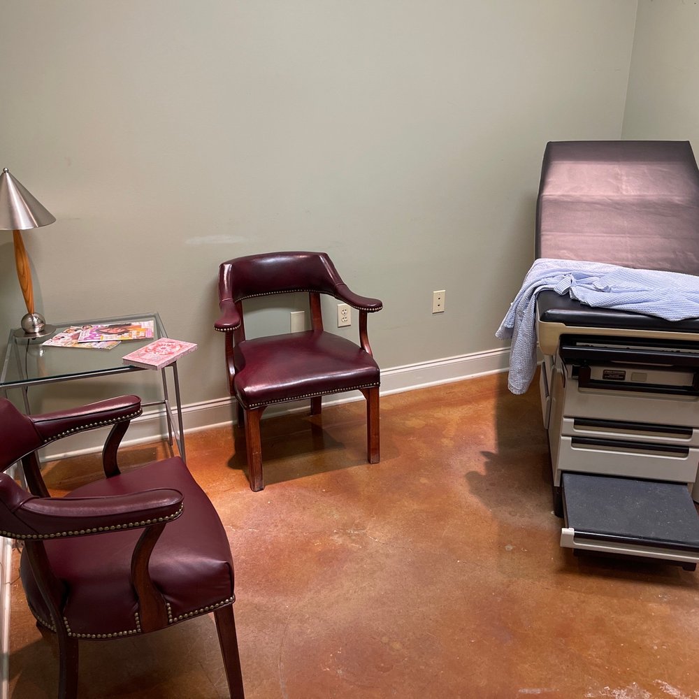 Gary Cox , MD - Exam room - Cosmetic Surgeons Near Me - Baton Rouge, Louisiana Gary Cox , MD - Exam room - Cosmetic Surgeons Near Me - Baton Rouge, Louisiana