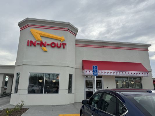 In-N-Out Burger by null