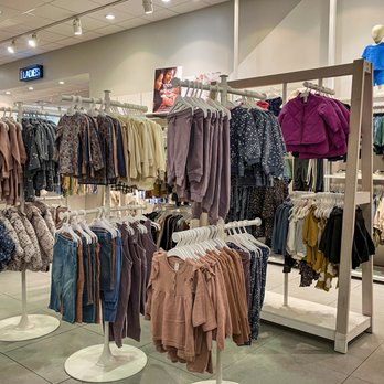 H&M - Men's Clothing Near Me - Montebello, California