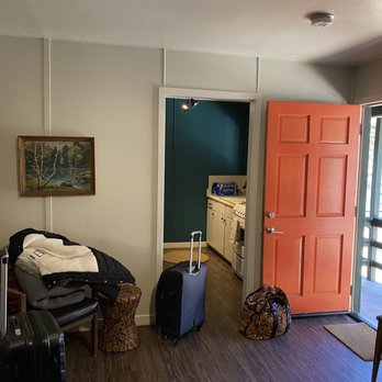 Noon Lodge at Mallard Bay - Big Bear Lake, CA