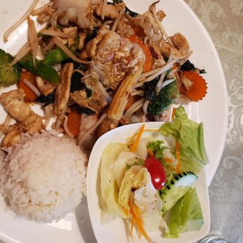 Elephant Cafe - Lunch special mixed vegetable w chix - Thai Near Me - Lake Forest, California