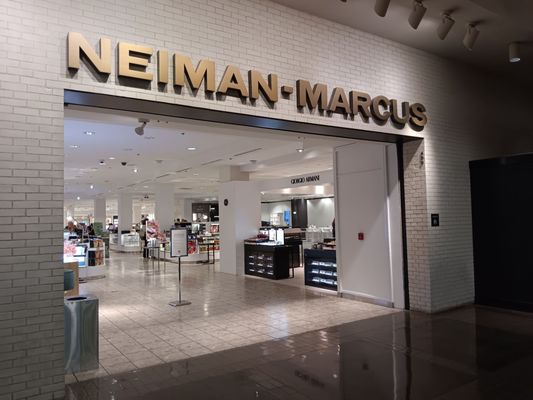 Neiman Marcus by null