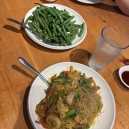 Noodles and green beans Noodles and green beans