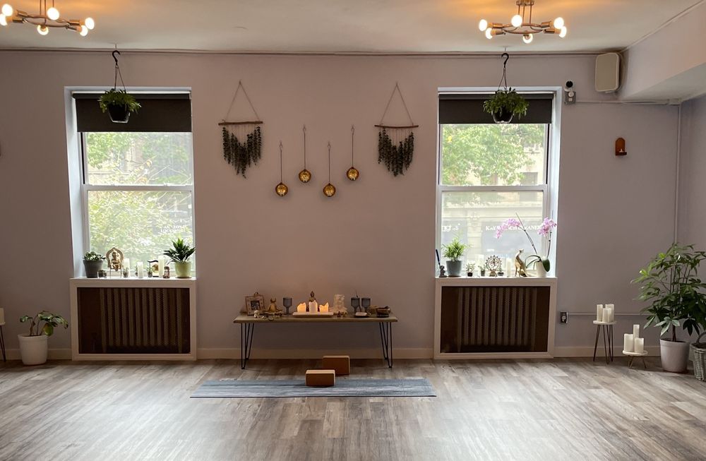 UpDog Studios - Upper West Side Logo