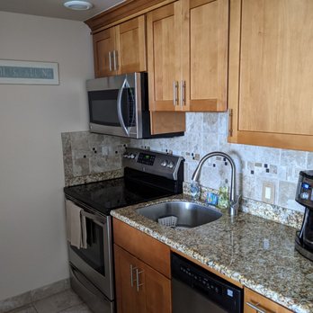 Lahaina Shores Beach Resort - Full kitchen - Hotels Near Me - Lahaina, Hawaii