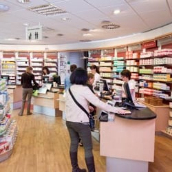 apo-rot - Innenraum der Apotheke