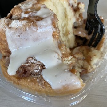 B&B Cafe - Gigantic cinnamon roll - American Near Me - Castle Rock, Colorado B&B Cafe - Gigantic cinnamon roll - American Near Me - Castle Rock, Colorado