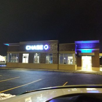 Chase Bank - Side View - Banks & Credit Unions Near Me - Buffalo Grove, Illinois