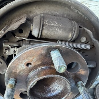 Traveling Brake Man - Drum shoes - Auto Repair Near Me Traveling Brake Man - Drum shoes - Auto Repair Near Me