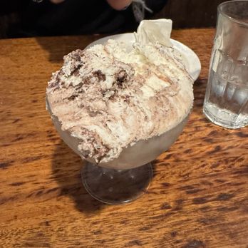 Il Ritrovo - Kinder Bueno Gelato - Pizza Near Me - Sheboygan, Wisconsin