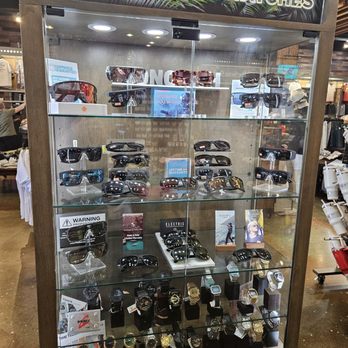 Tillys - Sunglasses and watches - Men's Clothing Near Me - Valencia, California Tillys - Sunglasses and watches - Men's Clothing Near Me - Valencia, California