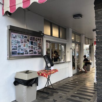 Leonard's Bakery - Pick up window outside - Bakeries Near Me - Honolulu, Hawaii Leonard's Bakery - Pick up window outside - Bakeries Near Me - Honolulu, Hawaii