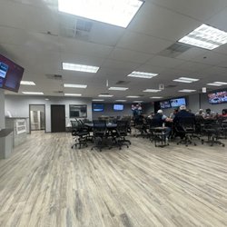 A spacious room for 5 tables.